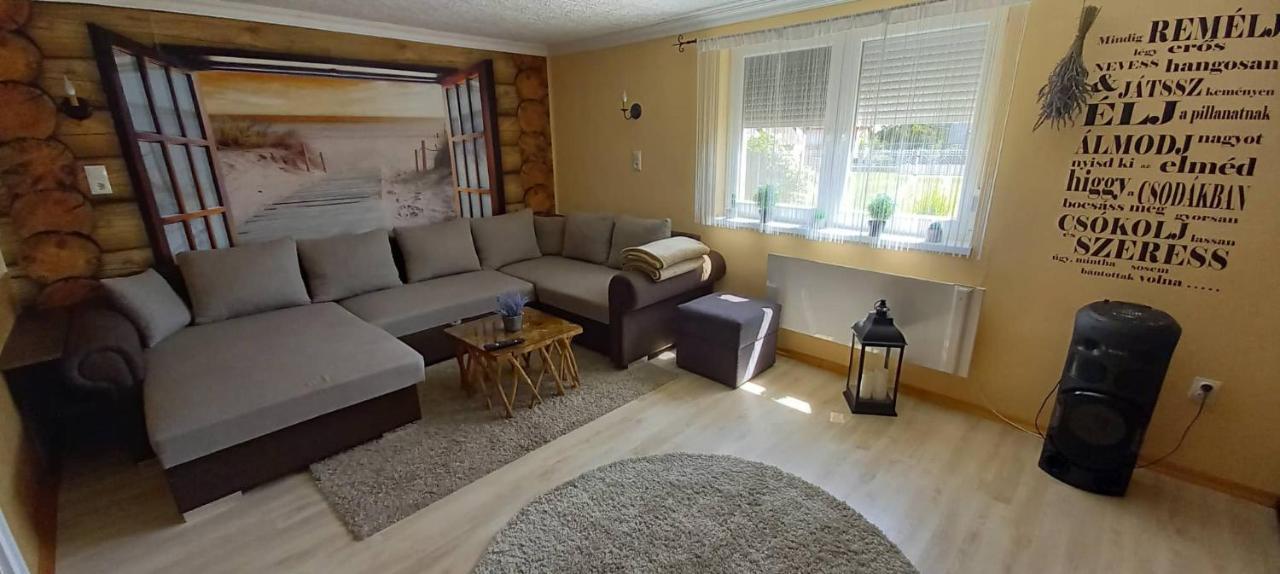Levendula Vendeghaz Villa Hajdúnánás Exteriör bild