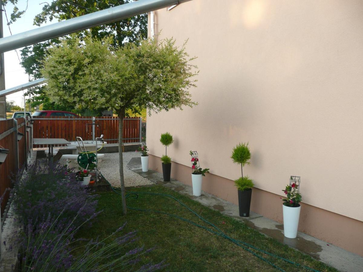 Levendula Vendeghaz Villa Hajdúnánás Exteriör bild