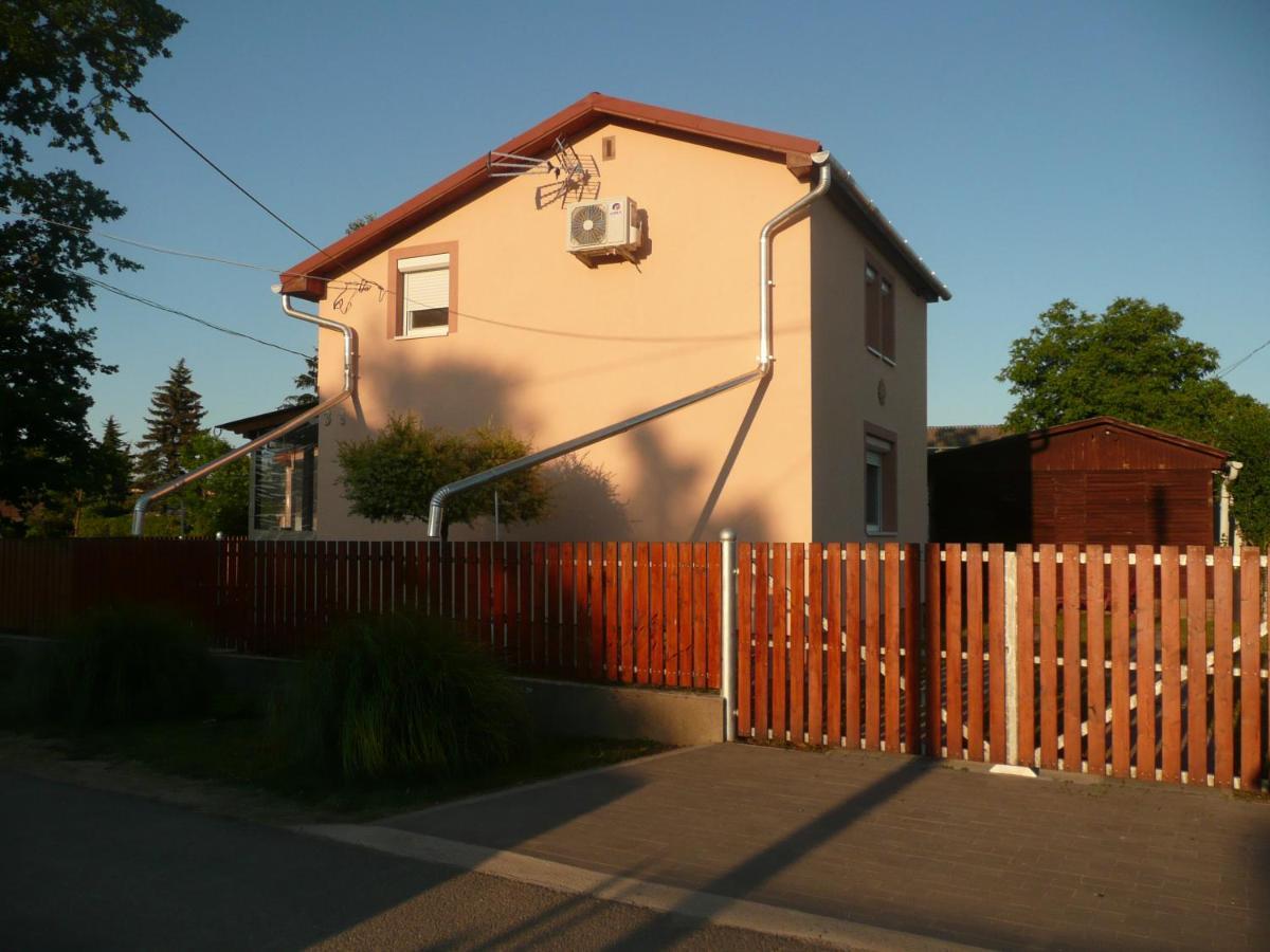 Levendula Vendeghaz Villa Hajdúnánás Exteriör bild